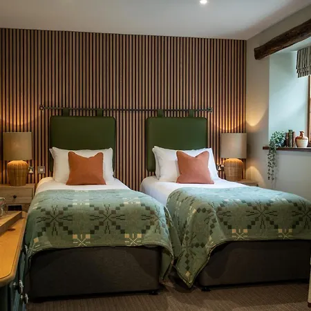 The Lister Arms Otel