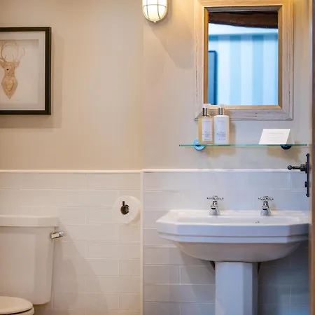 The Lister Arms - A Thwaites Of Character 4* Malham